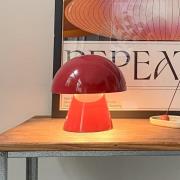 Lindby LED genopladelig bordlampe Nevijo, rød, Ø18cm, USB, dæmper