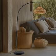 Lucande udendørs gulvlampe Taniola, beige, rattan, 195 cm, IP44
