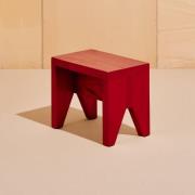 HAY Manolito skammel, fyrretræ rød, 30 x 20 x 25 cm