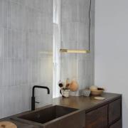 GEJST Hængelampe Radent messingfarvet, længde 70 cm, G13 LED