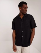 Neuw Curtis Ss Shirt Kortærmede skjorter Black