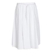 Forhøj din garderobe med en fantastisk hvid midi-nederdel