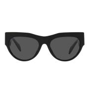 Solbriller med uregelmæssig form, mørkegrå linser og sort stel