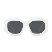 Solbriller med uregelmæssig form, mørkegrå linser og hvidt stel