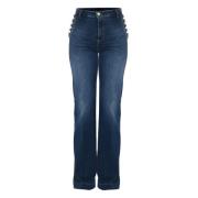 Flarede jeans med dekorative knapper