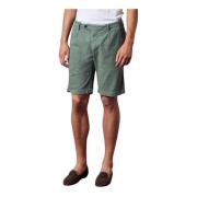 Bløde Bermuda shorts med syede folder