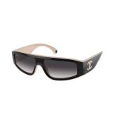 Stilfulde solbriller med sort ramme