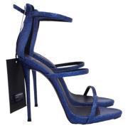 Laeder heels