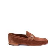 Suede Moccasin med T Metal Ornament