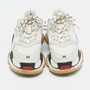 Pre-owned Laeder sneakers