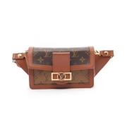 Pre-owned Canvas clutches