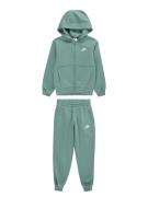 Nike Sportswear Joggingdragt 'Club Fleece'  smaragd / hvid