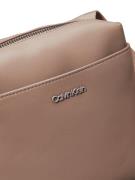 Calvin Klein Skuldertaske 'ESSENTIAL'  mørkebeige