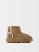 Bershka Boots  camel / hvid