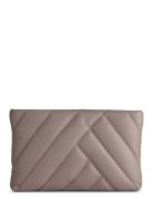 Harlowmbg Clutch, Asym. Puf. Markberg Beige