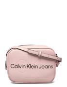 Sculpted Camera Bag18 Mono Calvin Klein Pink