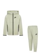 Nike Sportswear Tech Fleece Full-Zip Set Nike Green