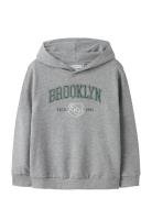 Nkmnewi Ls Nreg Sweat Wh Bru Name It Grey