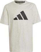 adidas Future Icons 3ipes Logo T-shirt 128 - T-shirts Bomuld hos Magas...