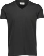 Lindbergh Tshirt med V-hals Mand Black Kortærmede T-shirts Str L - hos...