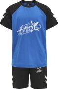 Hummel Flying Champion Shorts og Tshirt 122 - Træningssæt hos Magasin