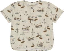 Konges Sløjd ACE SS Shirt Gots Str 18M - Sail Away Toppe hos Magasin