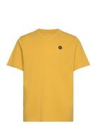 Loke Badge Tee - Regenerative Organ Tops T-Kortærmet Skjorte Yellow Kn...