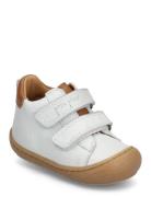 Walkers™ Velcro Shoe Low-top Sneakers White Pom Pom