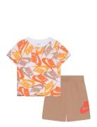 Nkb Nsw Toss Aop 2Pc Short Set Sets Sets With Short-sleeved T-shirt Be...