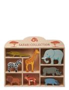 Display Shelf With 8 Wooden Animals - Safari Toys Playsets & Action Fi...