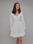 Nelly - Korte kjoler - Hvid - Floral Embroidery Dress - Kjoler