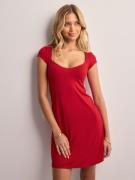 Nelly - Korte kjoler - Rød - Romance Shape Dress - Kjoler