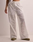 Pieces - Hvid - Pcwendy Mw Broderie Angalise Pant D