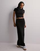 Nelly - Sort - Low Waist Folded Maxi Skirt