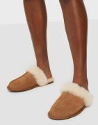 UGG - Brun - W Scuffette II