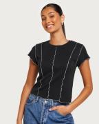 Levi's - Sort - Inside Out Seamed Tee