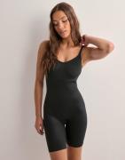 Spanx - Sort - Mid-Thigh Bodysuit