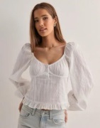 Nelly - Hvid - Buttoned Puff Sleeve Blouse