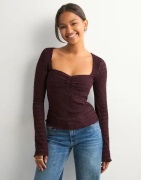 Nelly - Rød - Romantic Structure Sheer Top