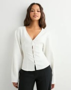 Nelly - Hvid - Shaped Button Blouse