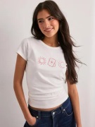Nelly - Hvid - Essential Print Tee