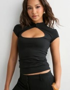 Nelly - Sort - Amazing Keyhole Tee