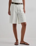 Vero Moda - Hvid - Awpassi Mw Knee Shorts Noos